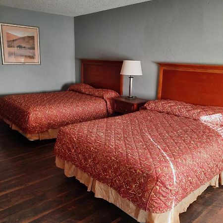 Hiway Inn Express Elk City Bagian luar foto