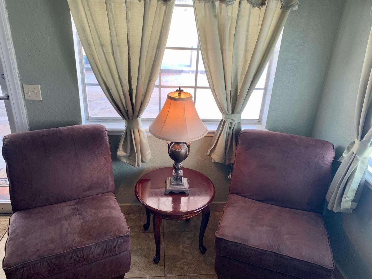 Hiway Inn Express Elk City Bagian luar foto