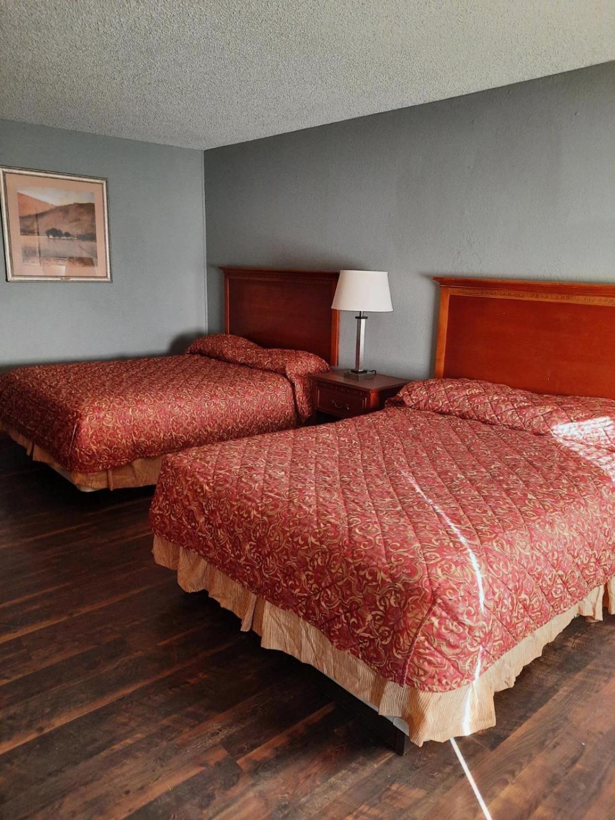 Hiway Inn Express Elk City Bagian luar foto